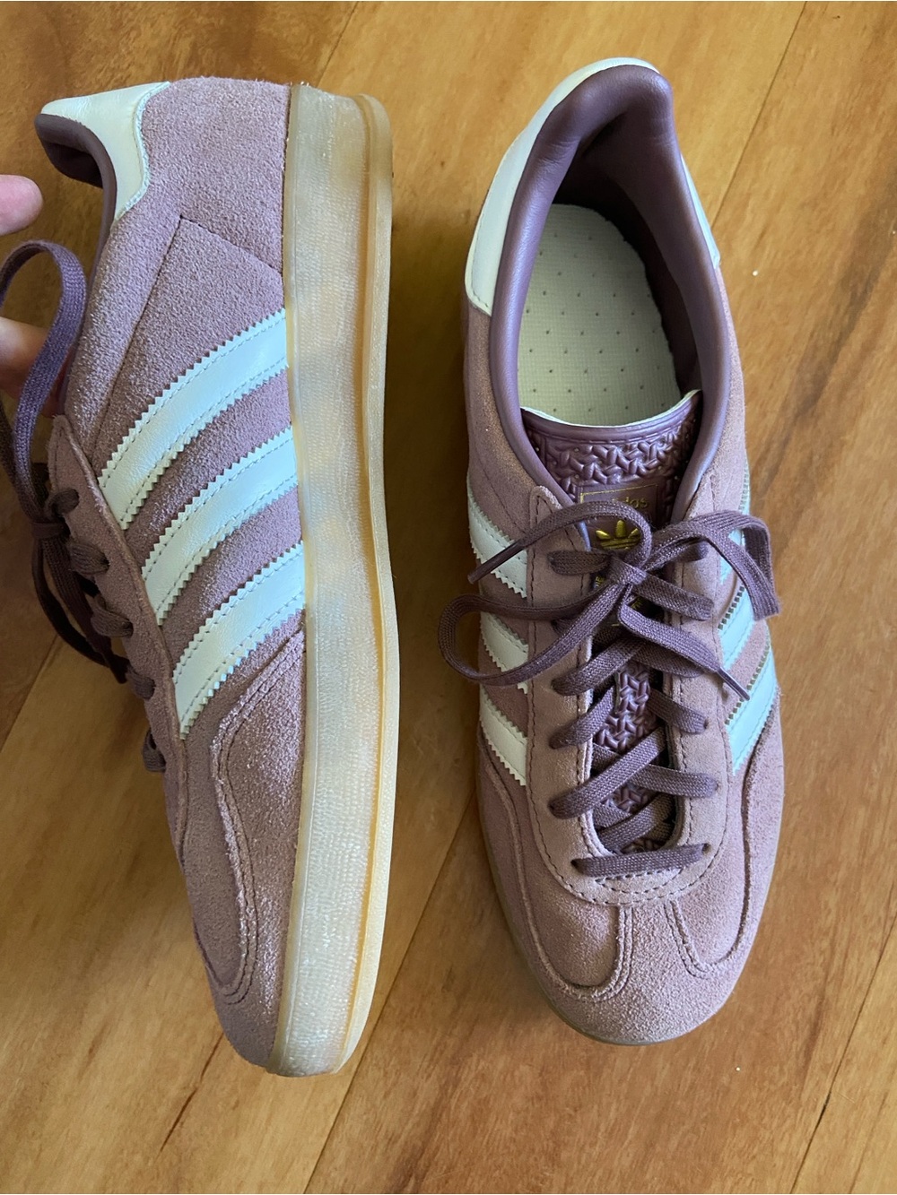 adidas Women’s Suede Sneakers in Mauve with White Stripes size 8.5 - Picture 2 of 7